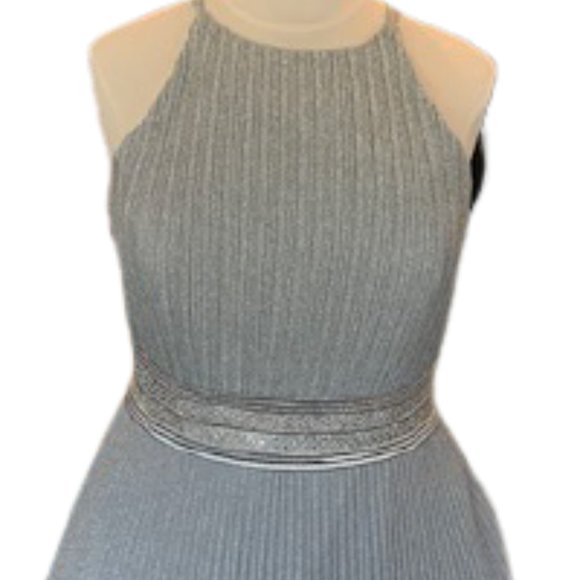 Dress - Picture 7 of 9